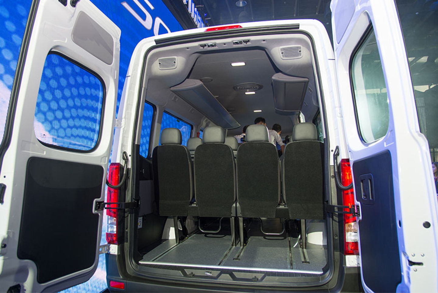 Hình Ảnh Bên Trong Xe 16 Chỗ - Ford Transit, Solati