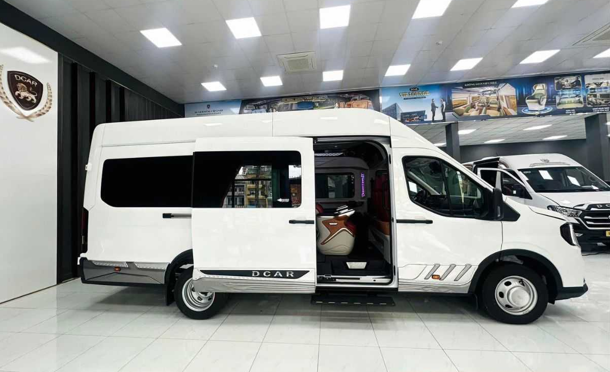 Ford Transit Limousine 12 chỗ