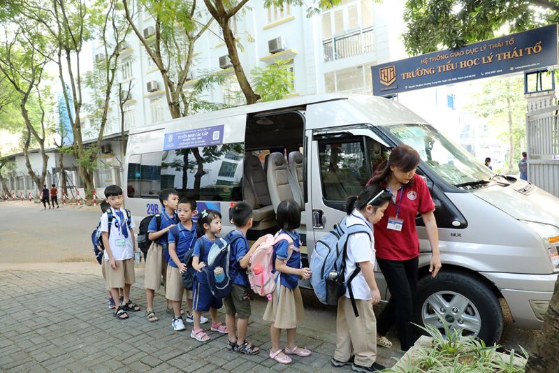 Xe Đưa Đón Học Sinh Trường Quốc Tế