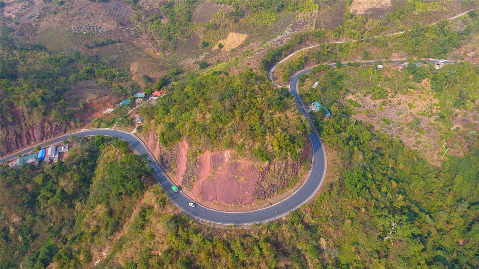 Cận cảnh những khúc cua, đèo dốc nguy hiểm