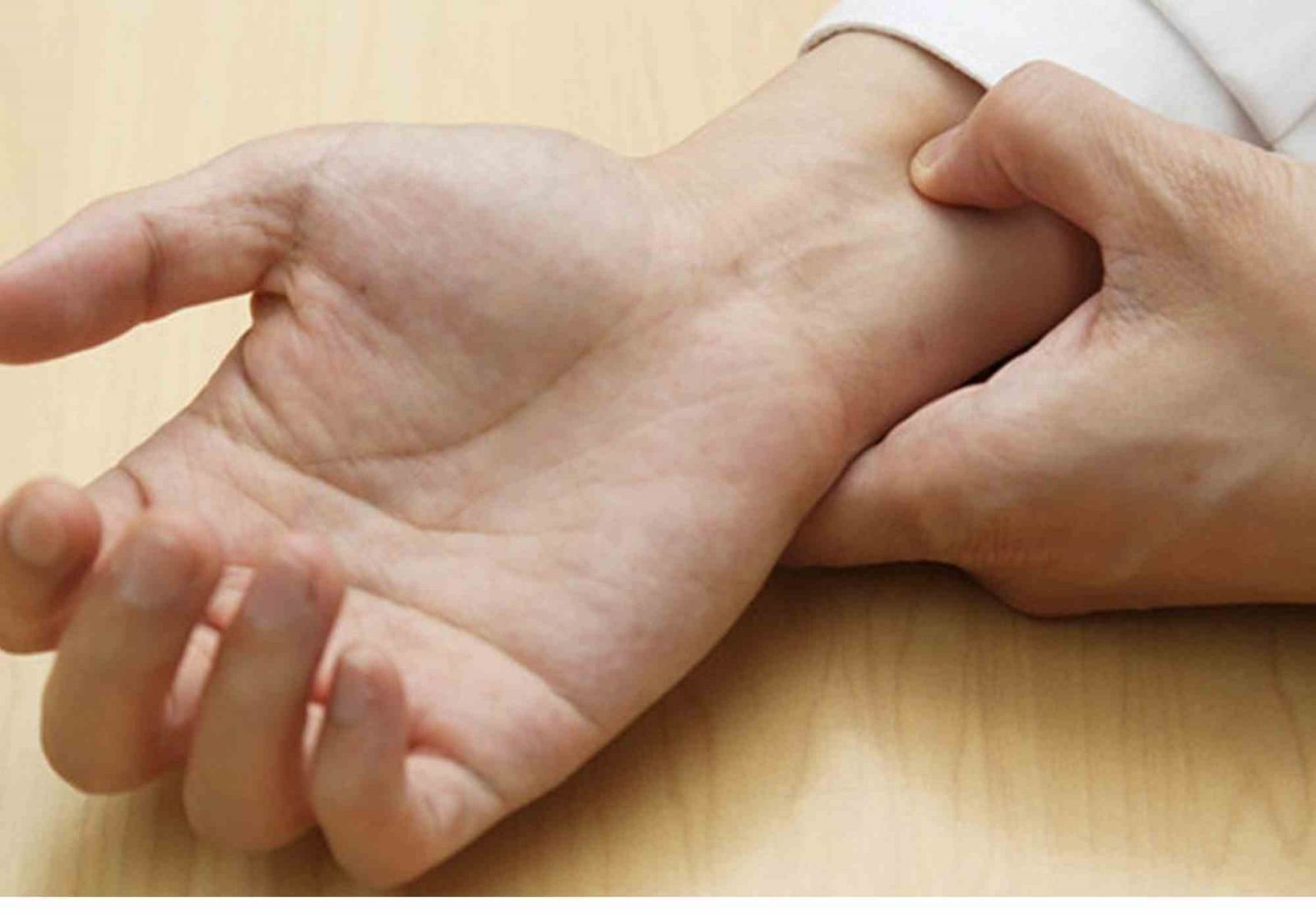 Bấm huyệt nào để chống say xe?