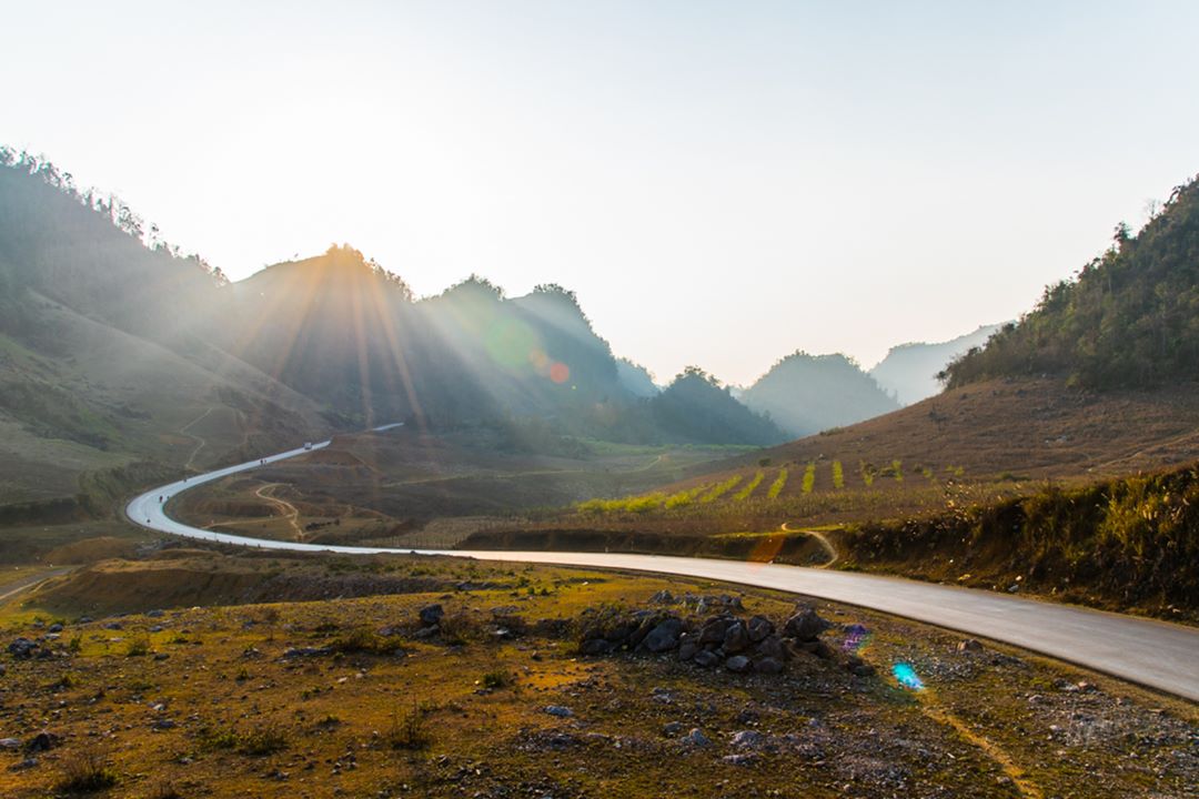 Không Vượt Ẩu Ở Khúc Cua Khuất Tầm Nhìn