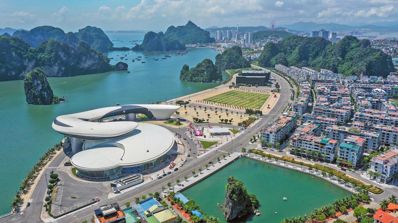 Quảng Ninh - Điểm Đến Đa Dạng Từ Biển Đến Núi